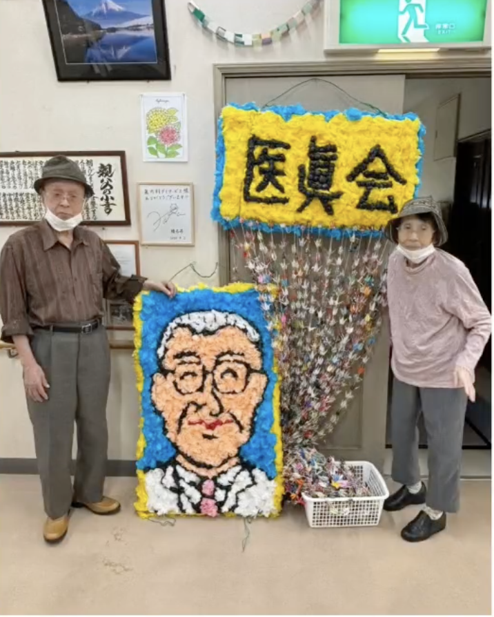 令和8年 眞先生の七夕飾りと記念写真